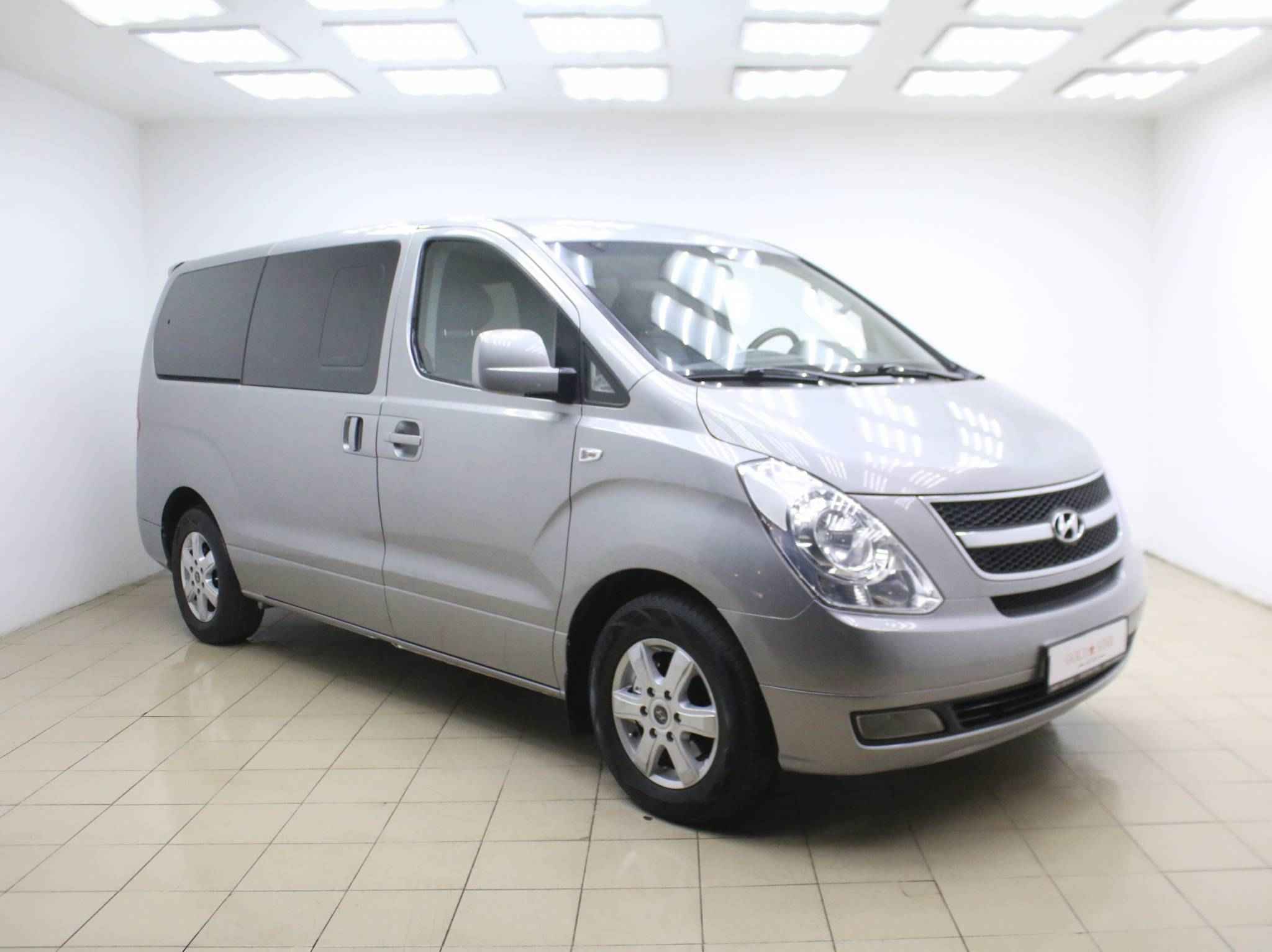 Купить Автомобиль Hyundai Grand Starex